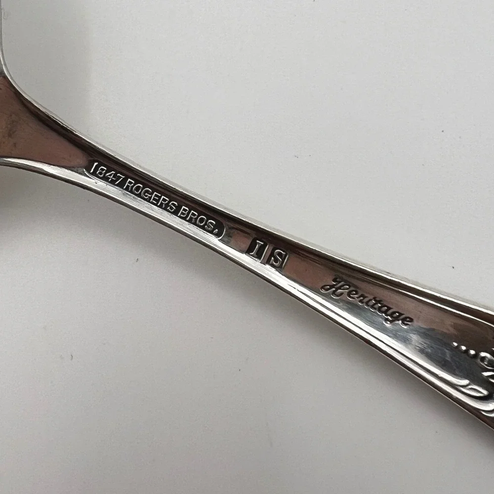 1847 Rogers Bros Pie Server Heritage Silverplate Pierced Floral Ornate 10in Good